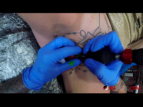 ❤️ Uiters getatoeëerde hottie Sully Savage het 'n tatoeëermerk op haar klitoris gekry ❤❌ Anale pornografie by porn af.xxxomg.ru ☑